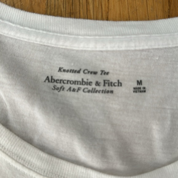 *last chance!!* Abercrombie & Fitch | Women’s white cap sleeve top, rounded trim - Picture 2 of 15